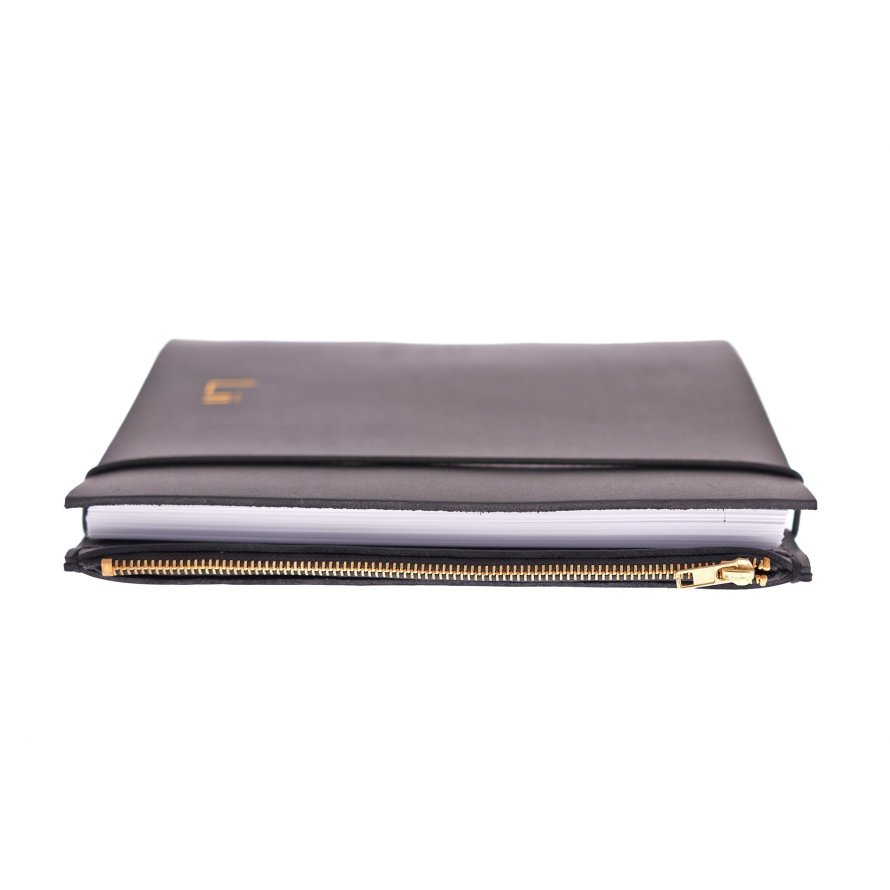 Príbeh e-shopu Lii Leather: o tom, ako kožené výrobky vyrábať udržateľne a prečo je ručná práca omnoho kvalitnejšia ako veľkovýroba